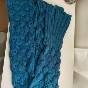 Blue mermaid blanket